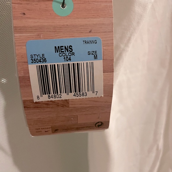 BNWT Nike Mens Sportswear T-Shirt New - Picture 3 of 4